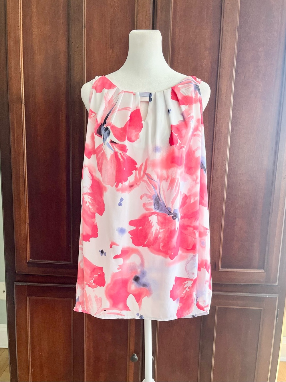 Tahari Arthur S. Levine Floral Pink & Blue Watercolor Sleeveless Blouse. Size 1X